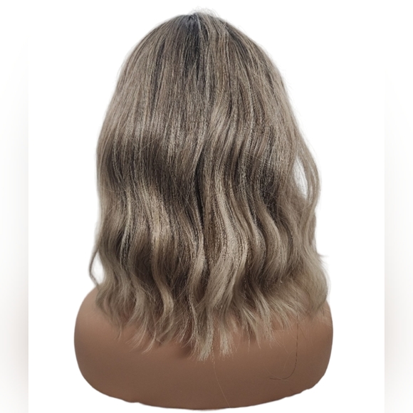 Short Wavy Bob Wig Ash Blonde - Picture 2 of 3